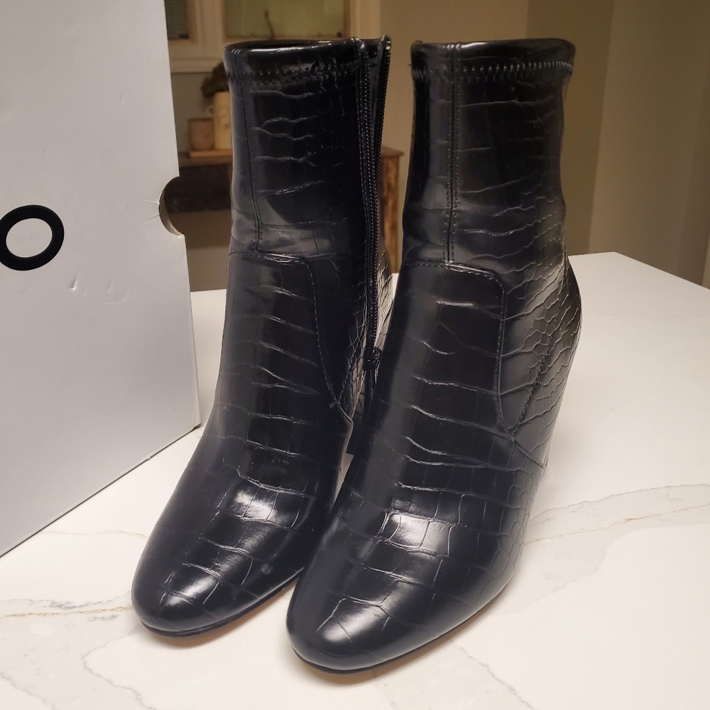 Boots - Picture 3 of 4
